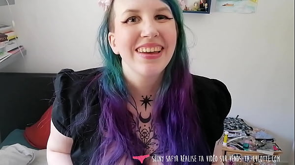 Vende tus pantalones - Humillación de cornudo: tu mujer te engaña con otra mujer - Shiny Safyr