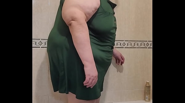 Coolmarina. Pissed and fucked with the dildo