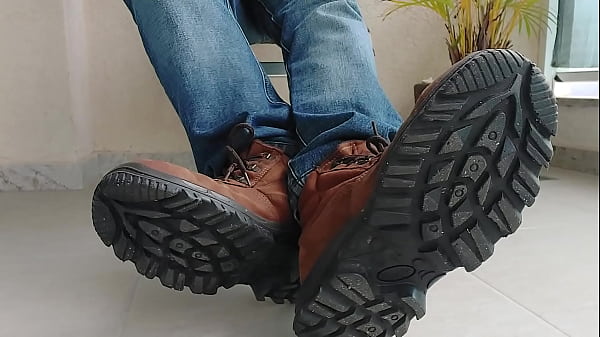 ANLEGEN DES ARBEITSSCHUHES - BRCL01