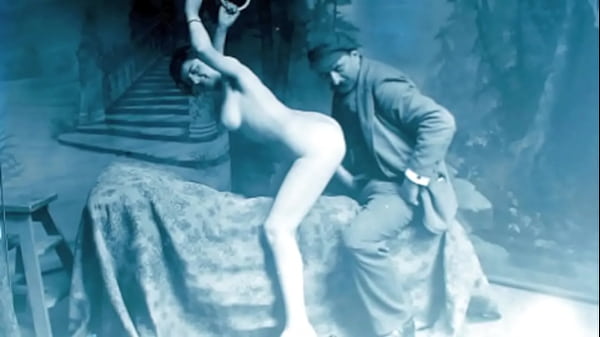 डार्क लैंटर्न एंटरटेनमेंट विंटेज पोर्न की दो सदी प्रस्तुत करता है