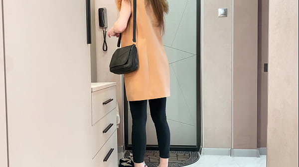 Die vollbusige Stiefmutter einer Freundin hat mich dreist gelutscht und gefickt – russische Amateurin mit Dialog