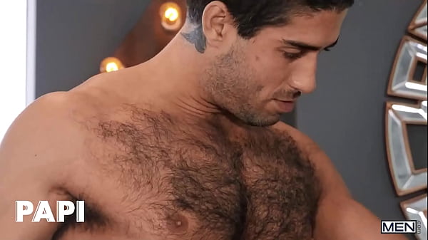 Casio King va nella stanza di Diego Sans'_ per trovare il suo caricabatterie ma finisce per ritrovare i suoi boxer sporchi in giro - Papi