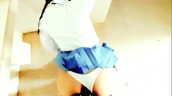 Sexo por dinero en la escuela - Le doy 100 dólares a una hermosa colegiala con un gran culo