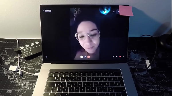 L'attrice porno spagnola MILF scopa un fan in webcam (VOL III). Leyva Hot ctdx