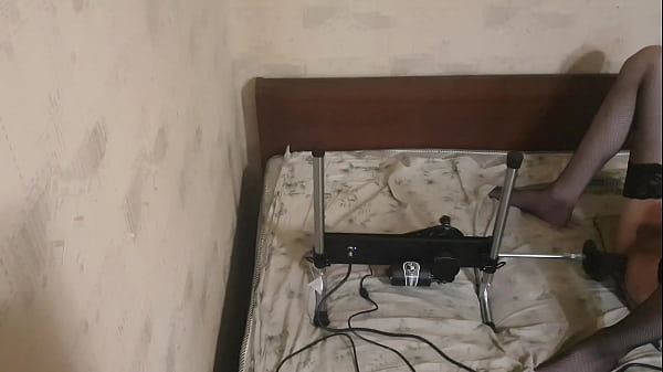 Le femmine adorano scopare con la macchina del sesso a casa