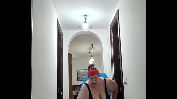 Coolmarina. I pee and while I'm at it I play a little with a boat