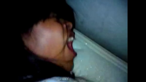 Oh, est-ce que je me suis trompé de trou ? Désolé voisin, mais tu m'as promis ton cul et maintenant tu me combles, car je dois faire plaisir à mes fans.