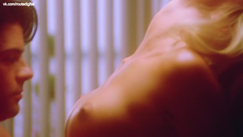 Suzi Simpson, Julie Strain, Tai Collins, Stacy Lynn Brown, Angela Wright nue Ennemi Gold (1993) HD 1080p Bluray regarder en ligne