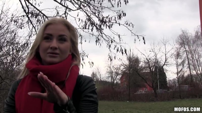 Cayla Lyons è una svenduta, una ha mostrato le sue tette per 4mila dollari e la seconda scopata per 17 kasari [porno, porno hd]