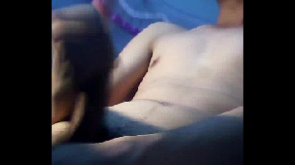 Los estudiantes domésticos charlan en el baño.