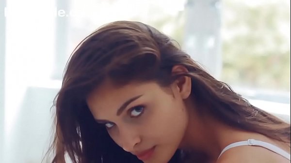 Super modelle che ballano spogliarello