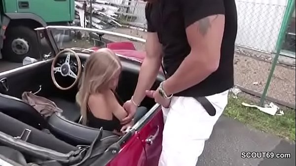 Alter Kerl fickt die 18-jährige und schlanke Anhalterin Lena nach der Schule