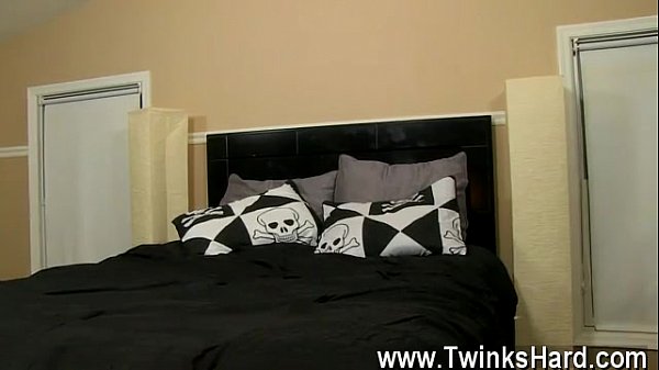 Gay sex free sample video Muscled daddy Collin loves to get a lil'_