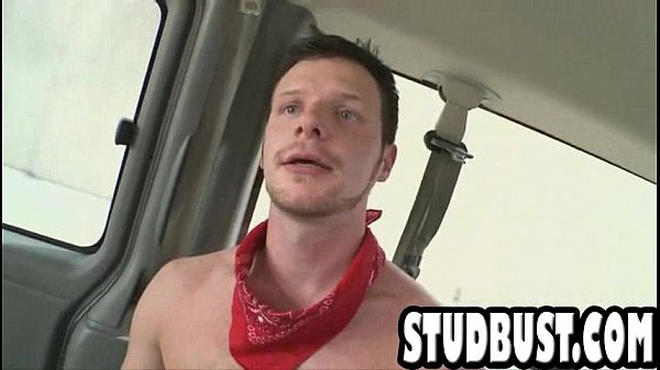 Amatoriale con un grosso cazzo si fa fare un pompino con l'inganno